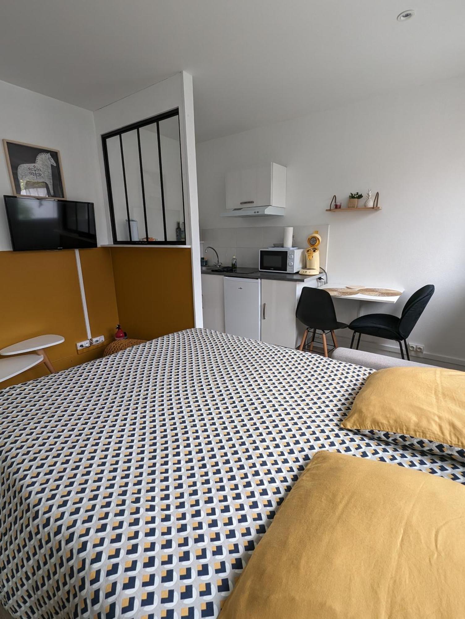 Stockholm- Studio Serenite Avec Jardin Charleville-Mézières Exterior foto